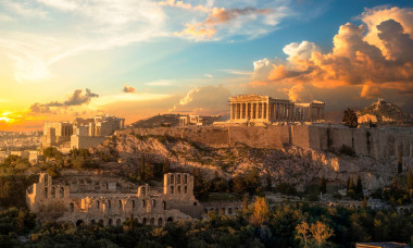 Jak Dotrzeć z Lotniska w Atenach do Centrum Miasta – Praktyczny Przewodnik