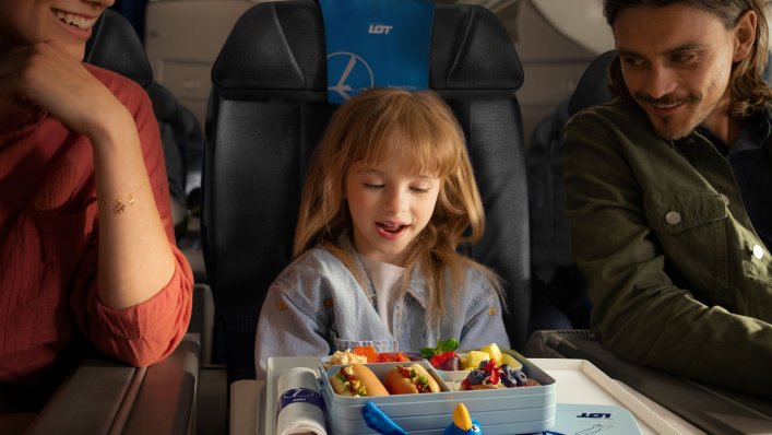 Nowość dla dzieci na pokładach PLL LOT: Pyszne jedzenie w samolocie, lunchbox na zawsze!