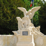 Pomnik - Aux Enfants de Beuvais Morts pour La France 1
