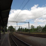 Stacja kolejowa w Świebodzicach - peron z widokiem na łuk trasy do Wrocławia