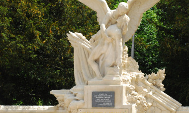 Pomnik - Aux Enfants de Beuvais Morts pour La France